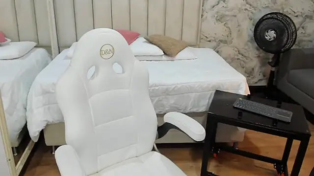 Snapshot of amy_ink chatting on October 3, 2025, 11:23 am amy ink online show from October 3, 2025, 11:23 am