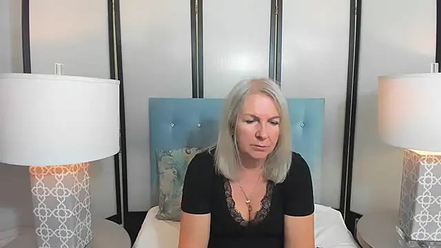 Snapshot of EricaTop chatting on October 13, 2025, 4:19 pm EricaTop online show from October 13, 2025, 4:19 pm