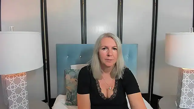 Snapshot of EricaTop chatting on October 27, 2025, 5:58 pm EricaTop online show from October 27, 2025, 5:58 pm