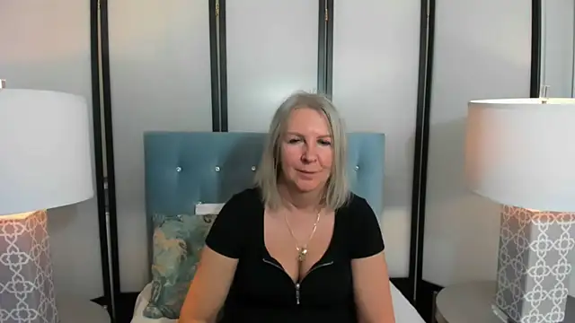 Snapshot of EricaTop chatting on February 12, 2025, 8:18 pm EricaTop online show from February 12, 2025, 8:18 pm