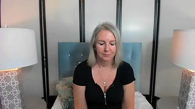 Snapshot of EricaTop chatting on February 26, 2025, 9:42 pm EricaTop online show from February 26, 2025, 9:42 pm