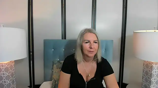 Snapshot of EricaTop chatting on February 6, 2025, 9:28 pm EricaTop online show from February 6, 2025, 9:28 pm