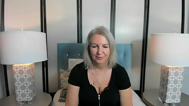 Snapshot of EricaTop chatting on February 5, 2025, 5:42 pm EricaTop online show from February 5, 2025, 5:42 pm