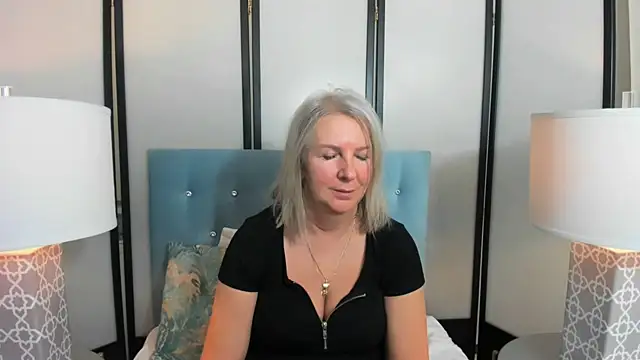 Snapshot of EricaTop chatting on February 19, 2025, 7:59 pm EricaTop online show from February 19, 2025, 7:59 pm