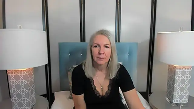 Snapshot of EricaTop chatting on December 18, 2025, 9:29 pm EricaTop online show from December 18, 2025, 9:29 pm