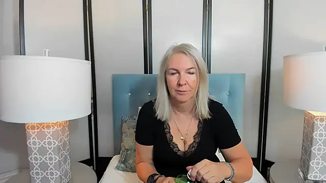 Snapshot of EricaTop chatting on October 5, 2025, 4:58 am EricaTop online show from October 5, 2025, 4:58 am