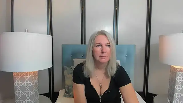 Snapshot of EricaTop chatting on November 16, 2025, 5:56 am EricaTop online show from November 16, 2025, 5:56 am