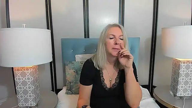 Snapshot of EricaTop chatting on October 26, 2025, 5:52 am EricaTop online show from October 26, 2025, 5:52 am