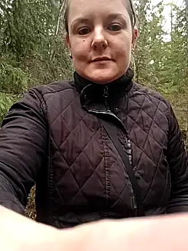 SwedishJennifer online show from April 6, 2026, 12:28 pm