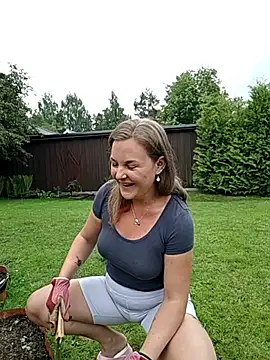 SwedishJennifer online show from June 4, 2026, 4:33 pm