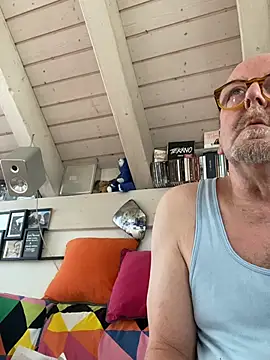 wankcellar online show from April 26, 2026, 10:45 am