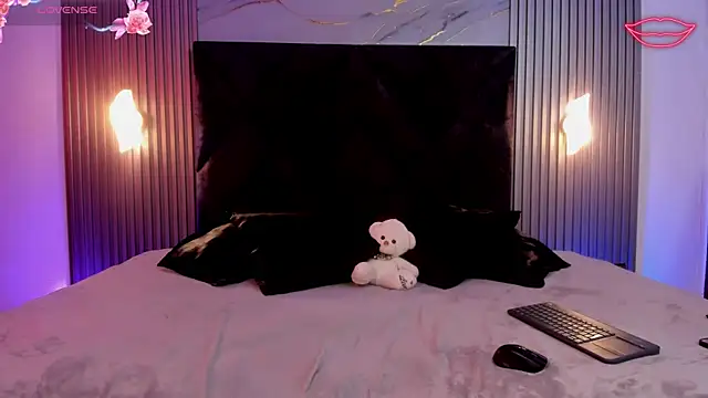 Zafira Alabi online show from November 12, 2025, 3:49 pm