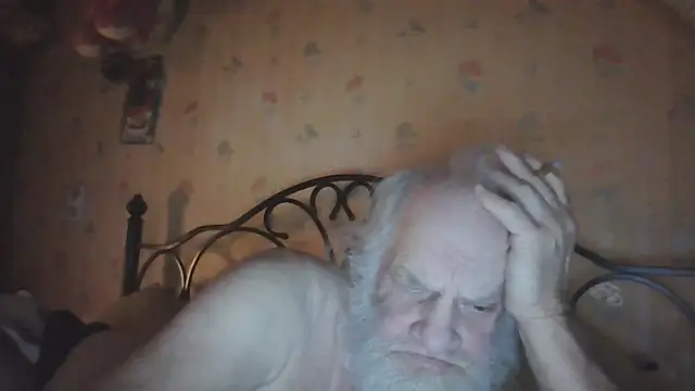 Snapshot of russtee chatting on June 4, 2026, 4:17 am russtee online show from June 4, 2026, 4:17 am