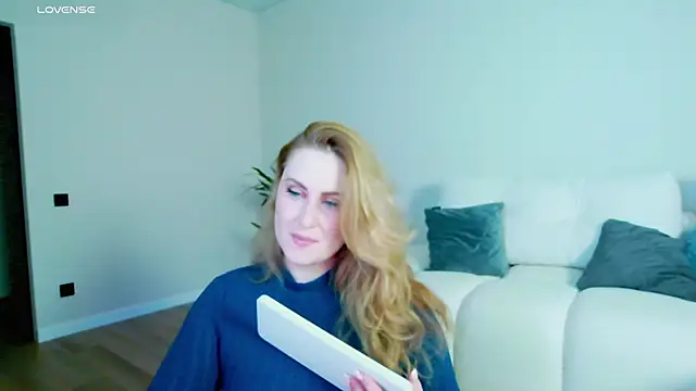 Snapshot of Sinful_Eyes chatting on November 10, 2025, 2:11 pm Sinful Eyes online show from November 10, 2025, 2:11 pm