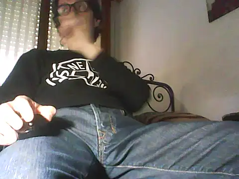 Snapshot of Moro_ra chatting on May 9, 2026, 11:35 am Moro ra online show from May 9, 2026, 11:35 am