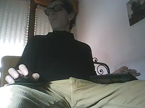 Snapshot of Moro_ra chatting on February 25, 2026, 12:49 pm Moro ra online show from February 25, 2026, 12:49 pm