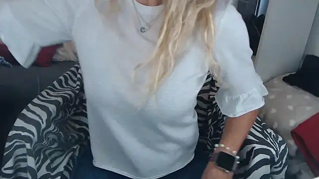 Snapshot of jessica_hot76 chatting on October 12, 2025, 3:35 pm jessica hot76 online show from October 12, 2025, 3:35 pm