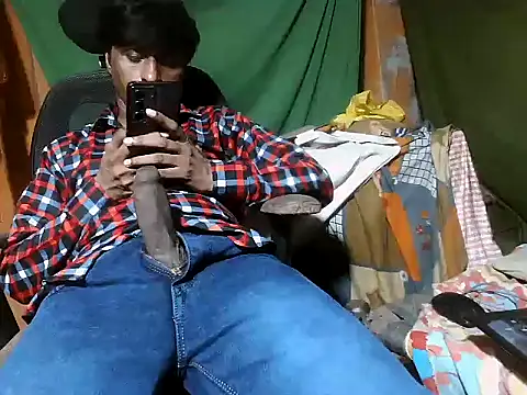 Snapshot of desiboy1101 chatting on June 3, 2026, 2:18 pm desiboy1101 online show from June 3, 2026, 2:18 pm