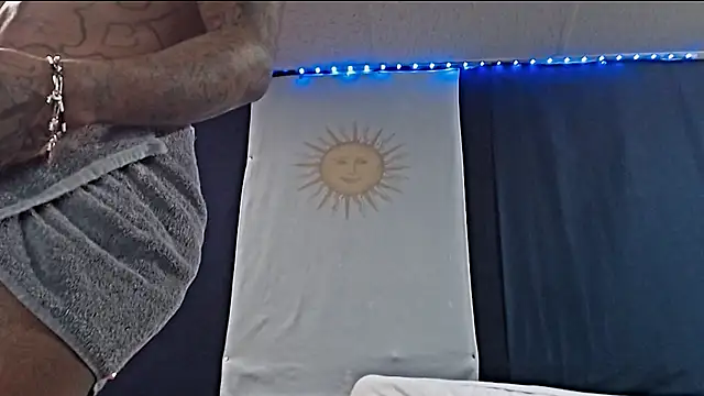 iBreakHeartz online show from December 5, 2025, 3:21 pm