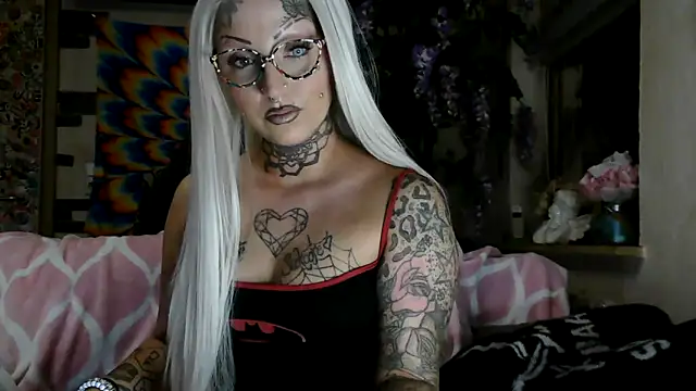 Snapshot of RoxxyInk chatting on October 20, 2025, 9:26 pm RoxxyInk online show from October 20, 2025, 9:26 pm