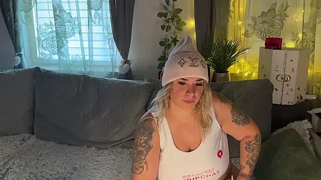 Snapshot of Monageil chatting on November 23, 2025, 10:03 am Monageil online show from November 23, 2025, 10:03 am