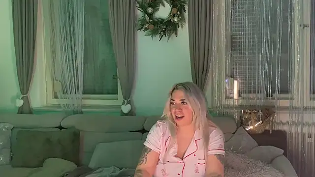 Snapshot of Monageil chatting on January 19, 2025, 10:17 am Monageil online show from January 19, 2025, 10:17 am