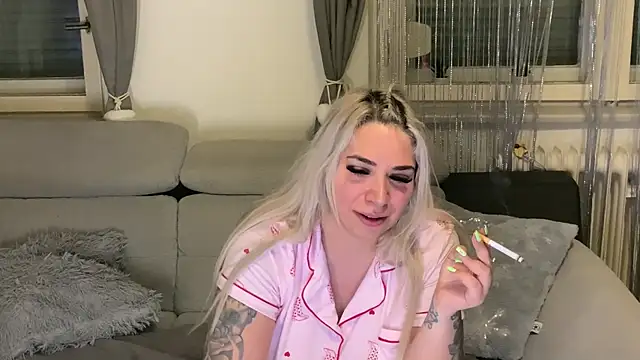 Snapshot of Monageil chatting on January 23, 2025, 5:35 am Monageil online show from January 23, 2025, 5:35 am