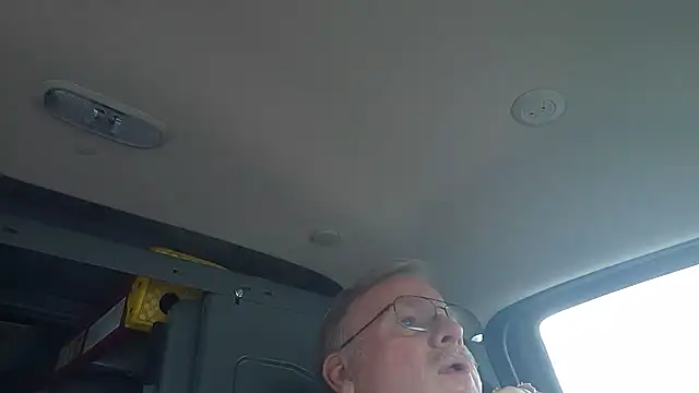 noonfunxh online show from October 3, 2025, 7:37 pm