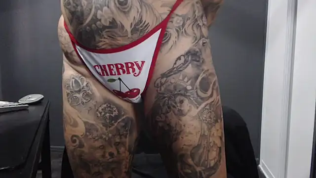 Snapshot of poisonivyx chatting on October 16, 2025, 10:40 pm poisonivyx online show from October 16, 2025, 10:40 pm