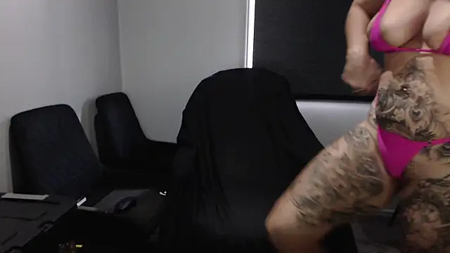 Snapshot of poisonivyx chatting on March 20, 2025, 6:30 am poisonivyx online show from March 20, 2025, 6:30 am