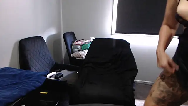 Snapshot of poisonivyx chatting on February 19, 2025, 2:33 am poisonivyx online show from February 19, 2025, 2:33 am