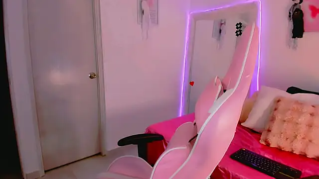 Snapshot of dulce_doll1 chatting on October 21, 2025, 2:44 am dulce doll1 online show from October 21, 2025, 2:44 am