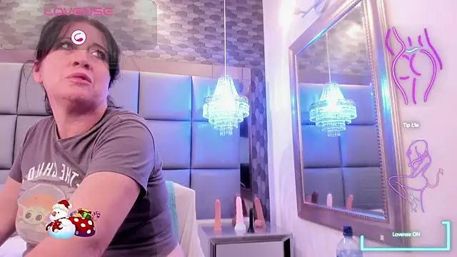 LADY HELLEN online show from November 25, 2025, 7:03 pm