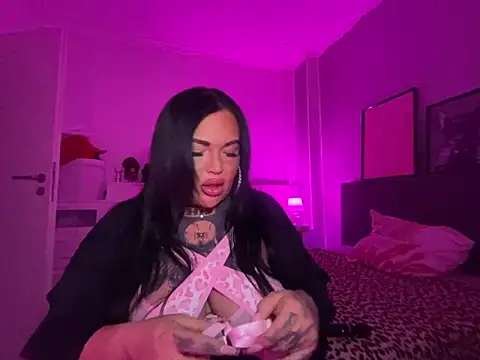 Snapshot of _MelinaCurves_ chatting on January 14, 2025, 10:55 pm  MelinaCurves  online show from January 14, 2025, 10:55 pm