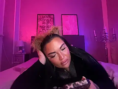 Snapshot of _MelinaCurves_ chatting on January 27, 2025, 12:01 am  MelinaCurves  online show from January 27, 2025, 12:01 am