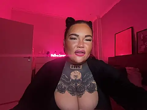 Snapshot of _MelinaCurves_ chatting on January 8, 2025, 10:37 pm  MelinaCurves  online show from January 8, 2025, 10:37 pm
