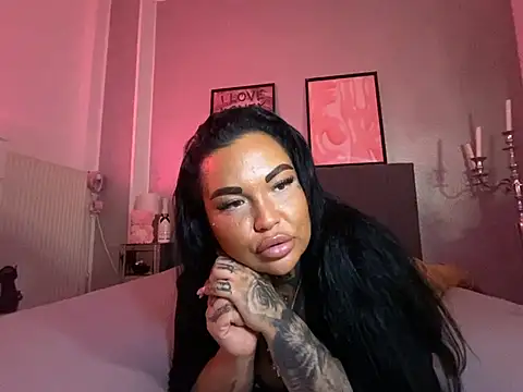 Snapshot of _MelinaCurves_ chatting on February 23, 2025, 11:36 pm  MelinaCurves  online show from February 23, 2025, 11:36 pm