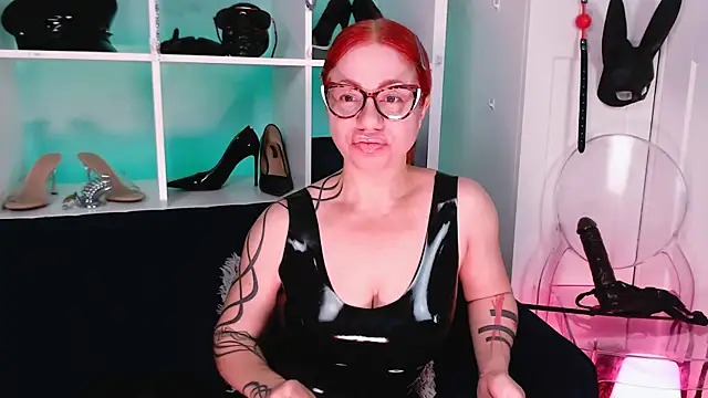 Snapshot of Ella__Kross chatting on March 15, 2025, 9:30 am Ella Kross online show from March 15, 2025, 9:30 am