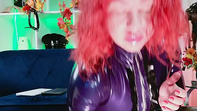 Snapshot of Ella__Kross chatting on September 21, 2025, 6:40 am Ella Kross online show from September 21, 2025, 6:40 am