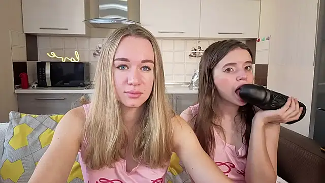 Snapshot of Naughty_Alice chatting on September 22, 2025, 6:19 am Naughty Alice online show from September 22, 2025, 6:19 am