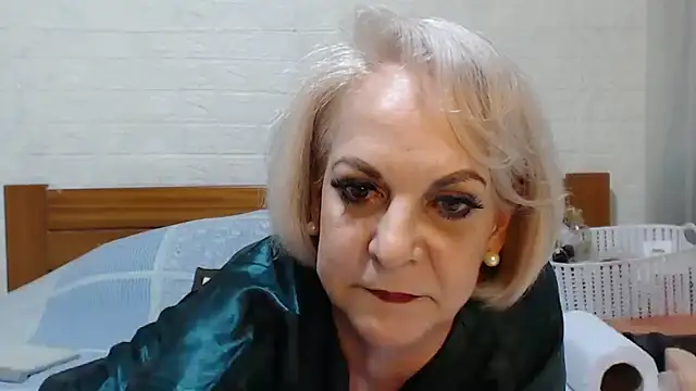 Snapshot of awild_kitten chatting on December 1, 2025, 9:21 am awild kitten online show from December 1, 2025, 9:21 am