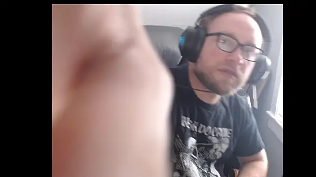 dragonhammer42 online show from September 18, 2025, 7:17 pm