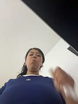 Snapshot of emilyjohanson chatting on April 21, 2026, 1:18 am emilyjohanson online show from April 21, 2026, 1:18 am