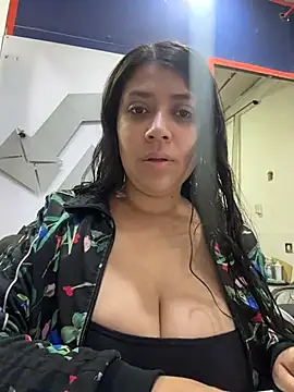 emilyjohanson online show from July 21, 2026, 4:41 pm