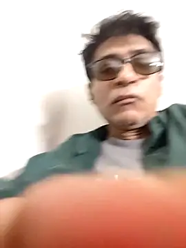 Snapshot of iamkahn_44 chatting on February 11, 2026, 5:35 pm iamkahn 44 online show from February 11, 2026, 5:35 pm