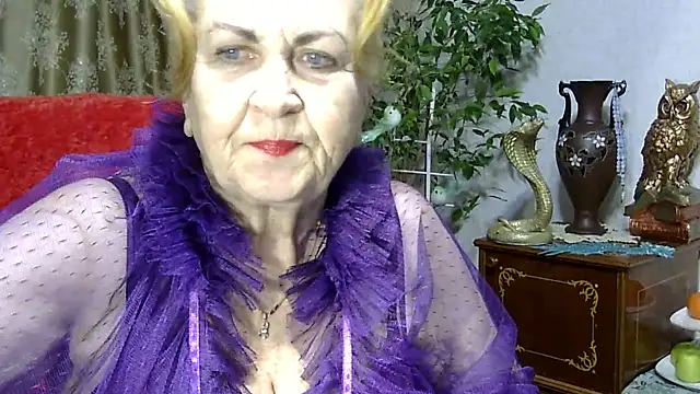 Emma52610 online show from February 9, 2025, 6:05 pm