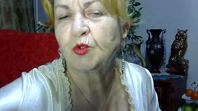 Emma52610 online show from February 6, 2025, 1:10 pm