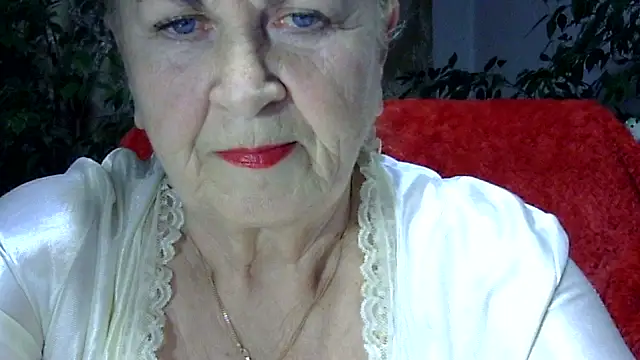 Emma52610 online show from February 5, 2025, 5:31 pm