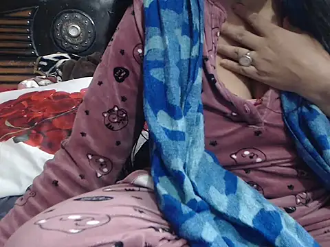 Snapshot of prettyindiandoll chatting on November 16, 2025, 6:40 am prettyindiandoll online show from November 16, 2025, 6:40 am