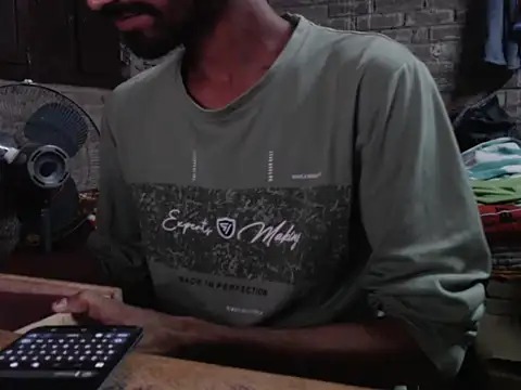 Snapshot of ThethunderPo chatting on November 1, 2025, 1:49 pm ThethunderPo online show from November 1, 2025, 1:49 pm